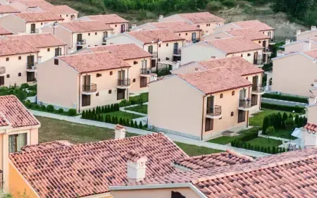 realizarmantenimientodetejadosenunacomunidaddevecinosenmerida 1920w